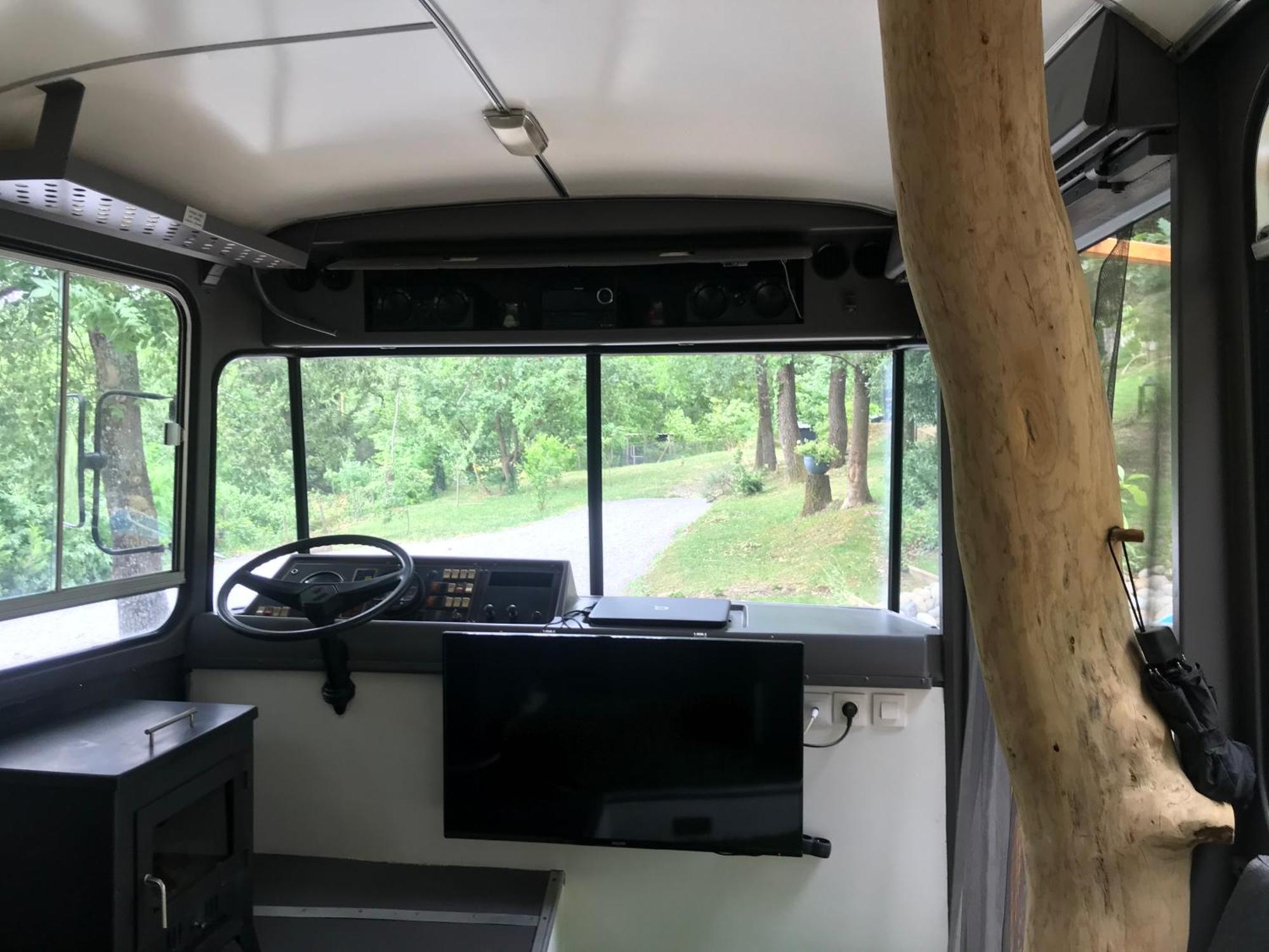 Bus Atypique Au Bord Du Canal Du Midi Et Au Coeur D'Une Foret 2 Chambres Villepinte  Luaran gambar
