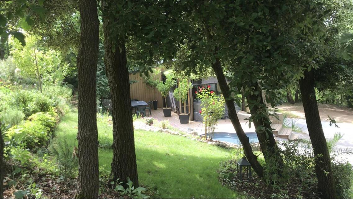 Bus Atypique Au Bord Du Canal Du Midi Et Au Coeur D'Une Foret 2 Chambres Villepinte  Luaran gambar