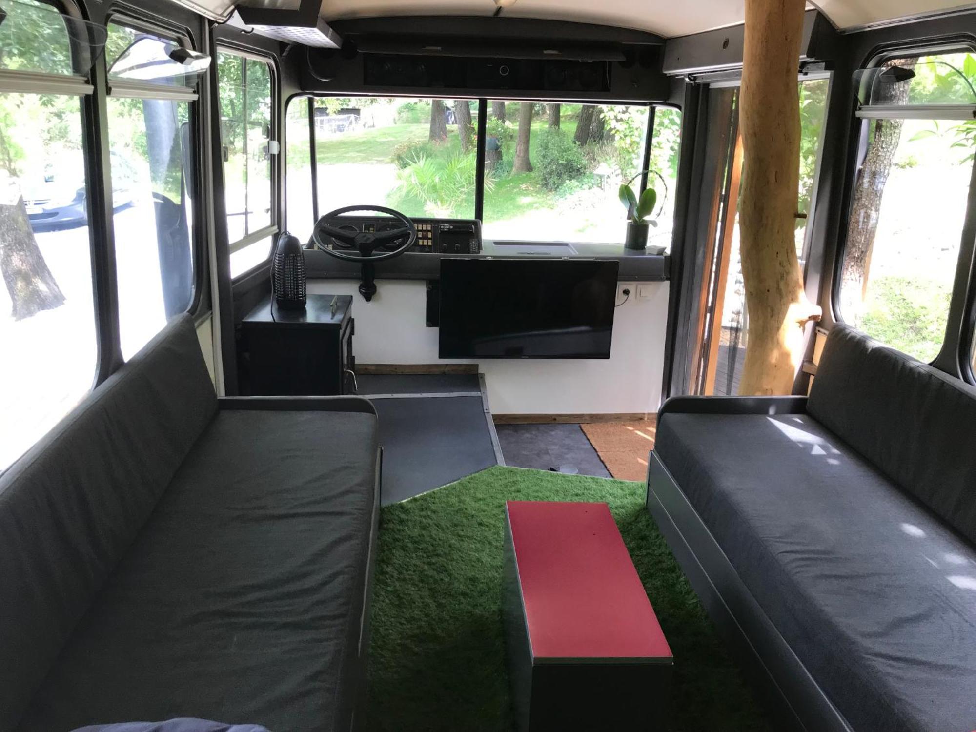 Bus Atypique Au Bord Du Canal Du Midi Et Au Coeur D'Une Foret 2 Chambres Villepinte  Luaran gambar