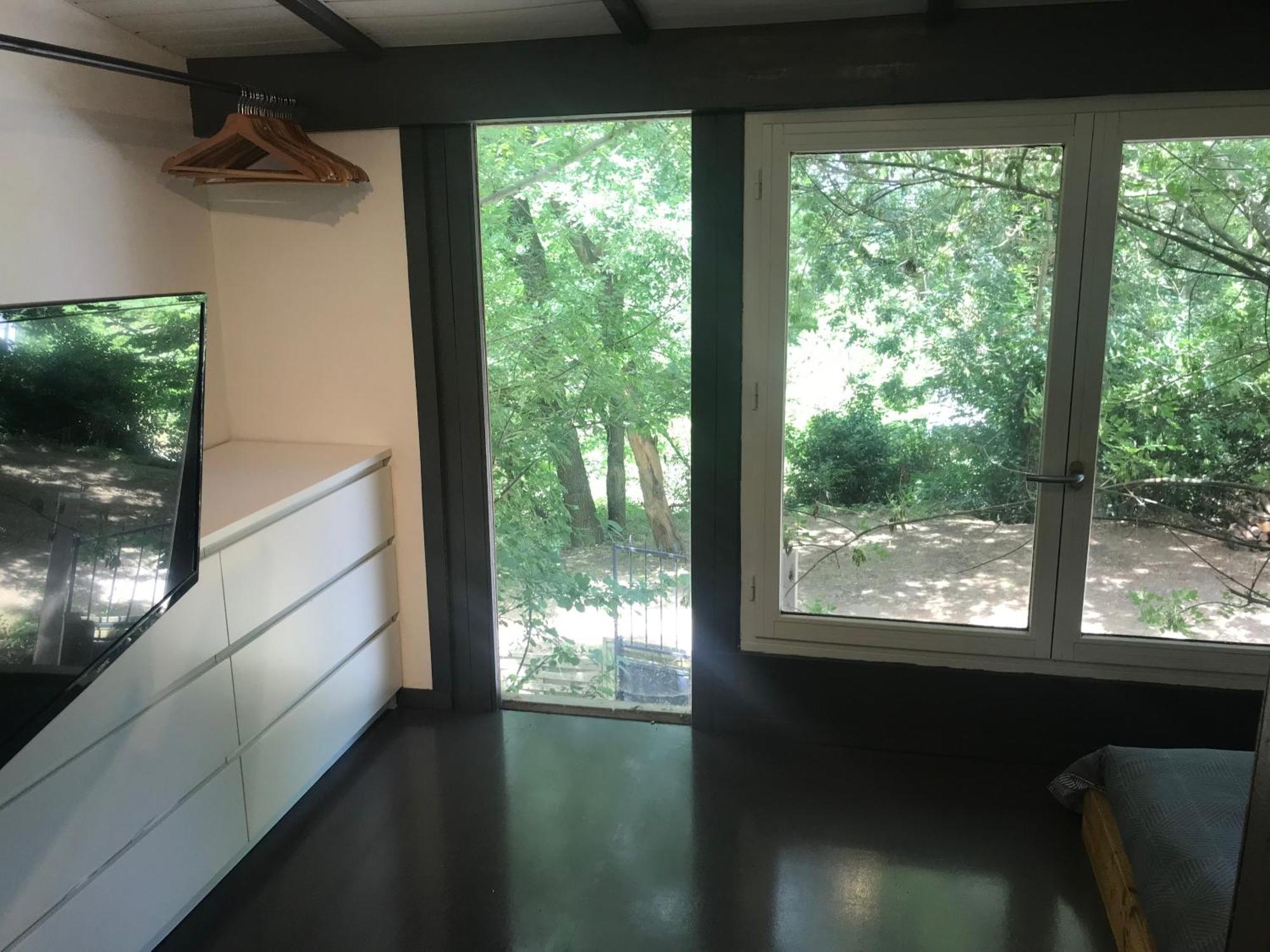 Bus Atypique Au Bord Du Canal Du Midi Et Au Coeur D'Une Foret 2 Chambres Villepinte  Luaran gambar