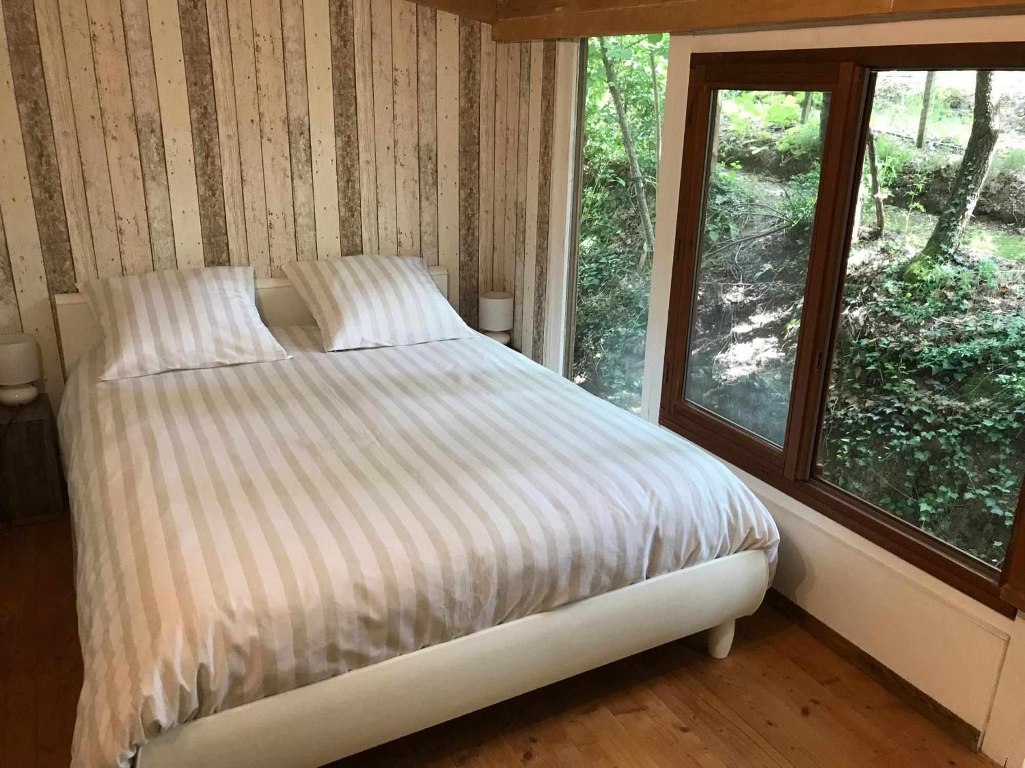 Bus Atypique Au Bord Du Canal Du Midi Et Au Coeur D'Une Foret 2 Chambres Villepinte  Luaran gambar