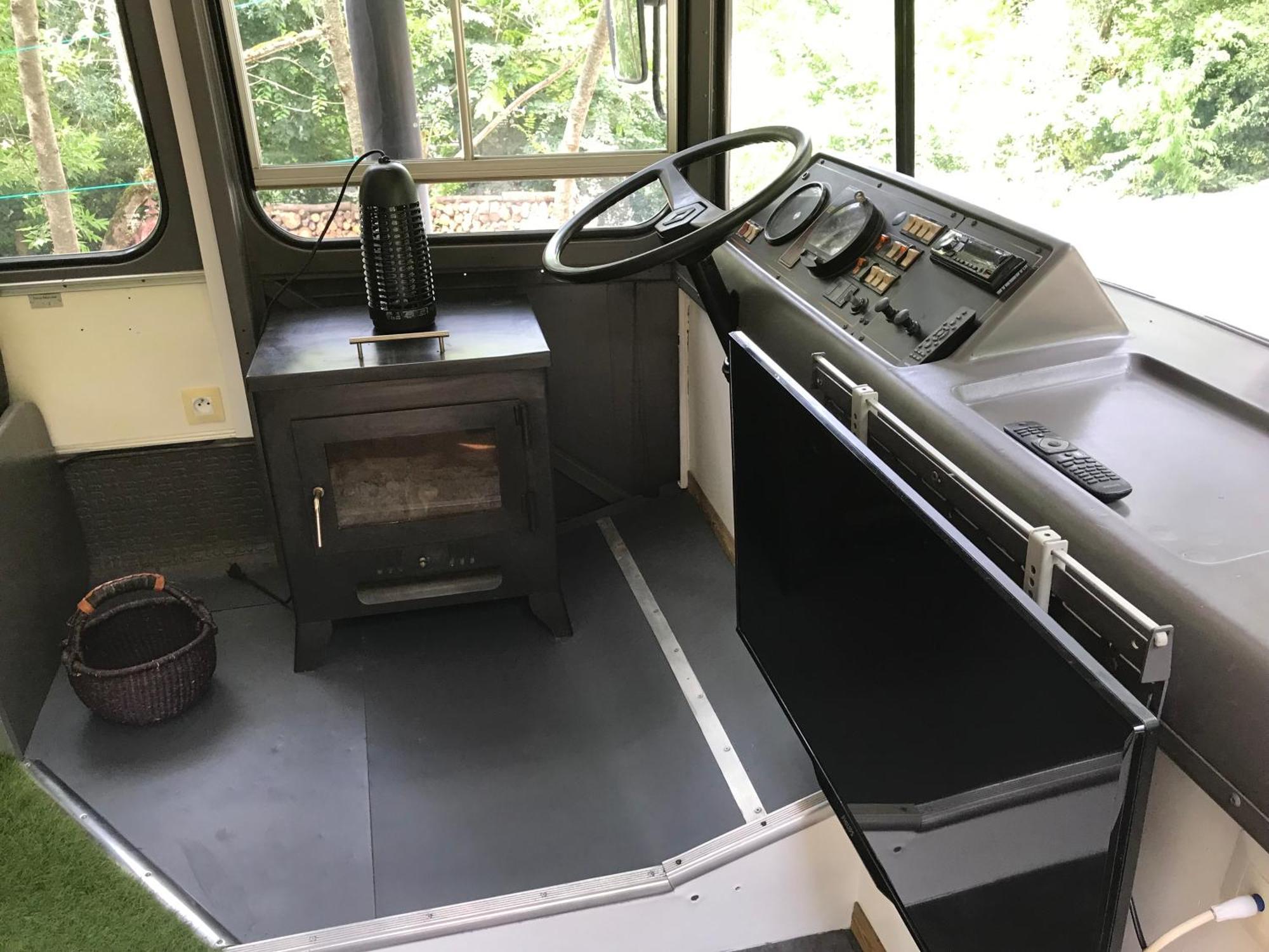 Bus Atypique Au Bord Du Canal Du Midi Et Au Coeur D'Une Foret 2 Chambres Villepinte  Luaran gambar