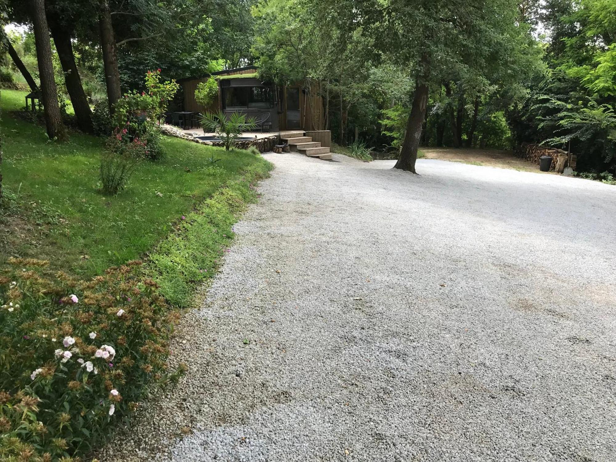 Bus Atypique Au Bord Du Canal Du Midi Et Au Coeur D'Une Foret 2 Chambres Villepinte  Luaran gambar